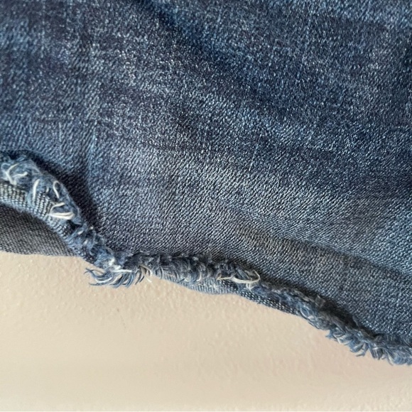 American Eagle Stretch frayed hem size 8 - Picture 4 of 10